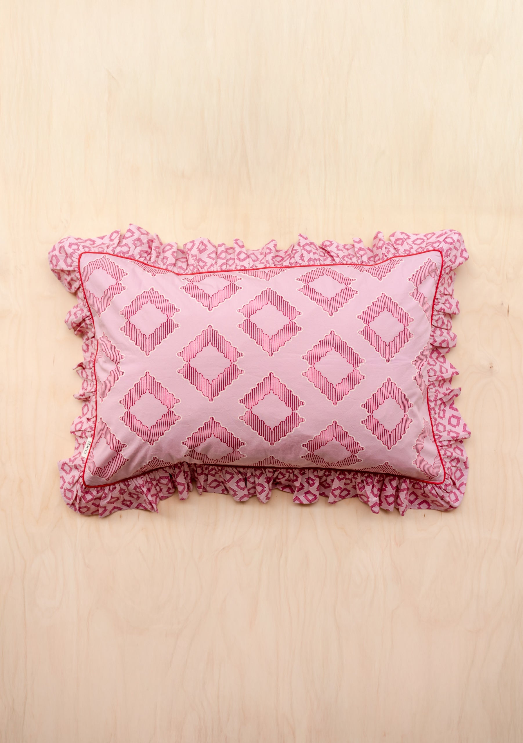 Pair of Cotton Pillowcases in Pink Diamond